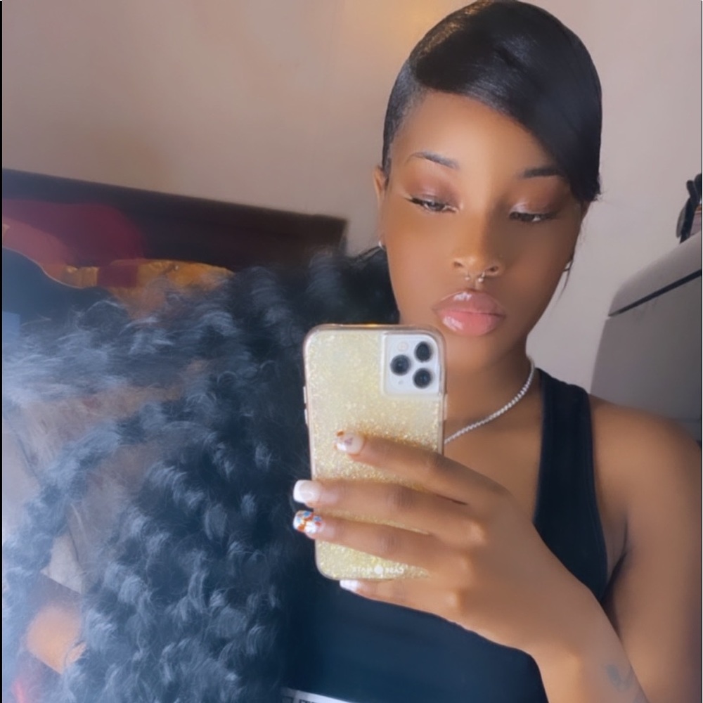 Meet your Posher, Nykhia